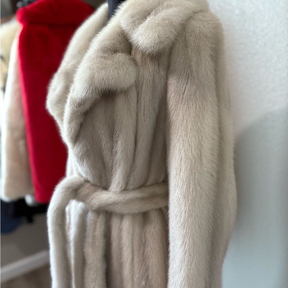 Elegant Cream Mink fur Coat - Picture 6 of 16